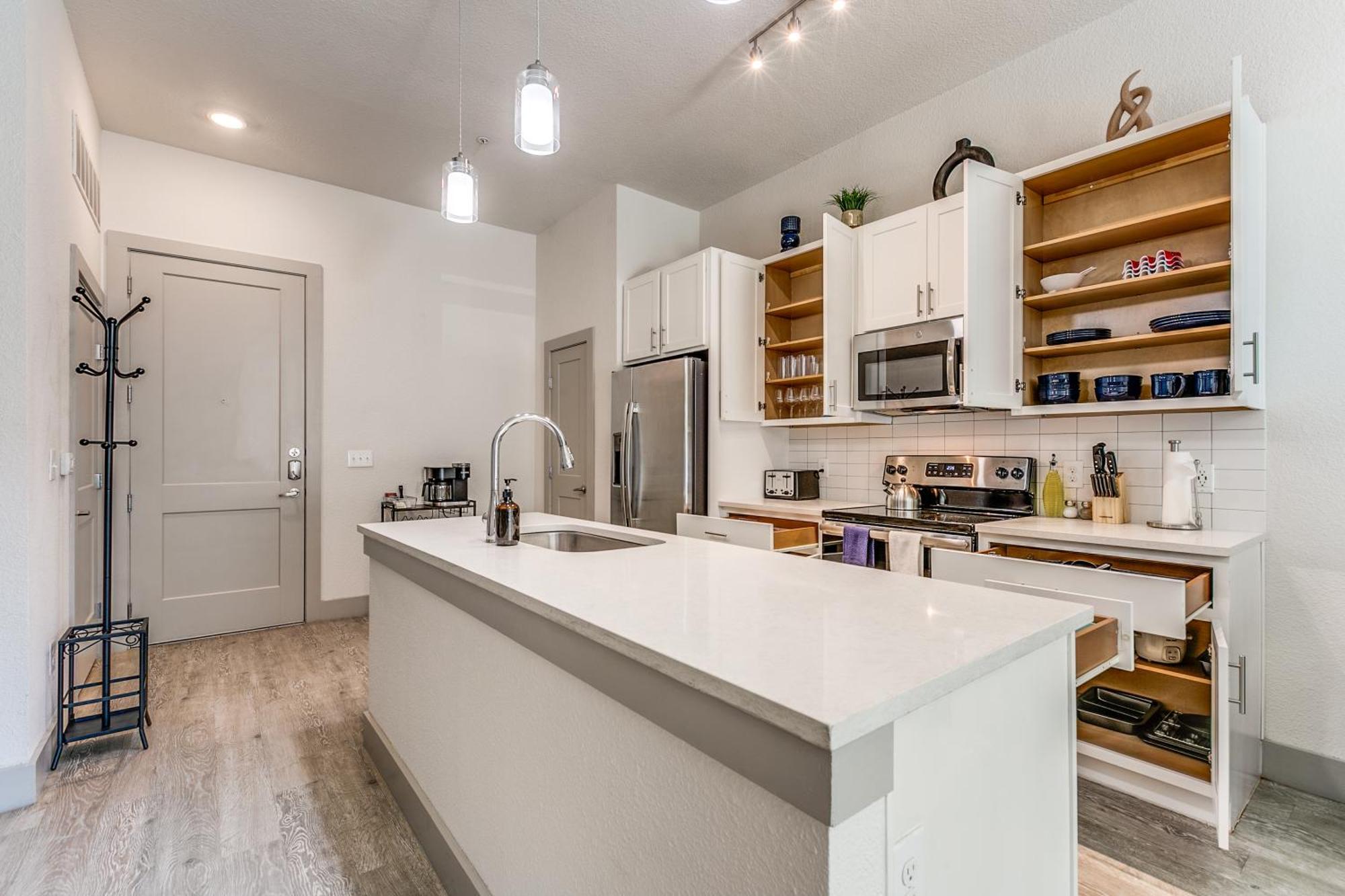 Lush Downtown Condo On Riverwalk W King Ste, Free Parking, Pet Friendly, Centrally Located On Riverwalk San Antonio Dış mekan fotoğraf