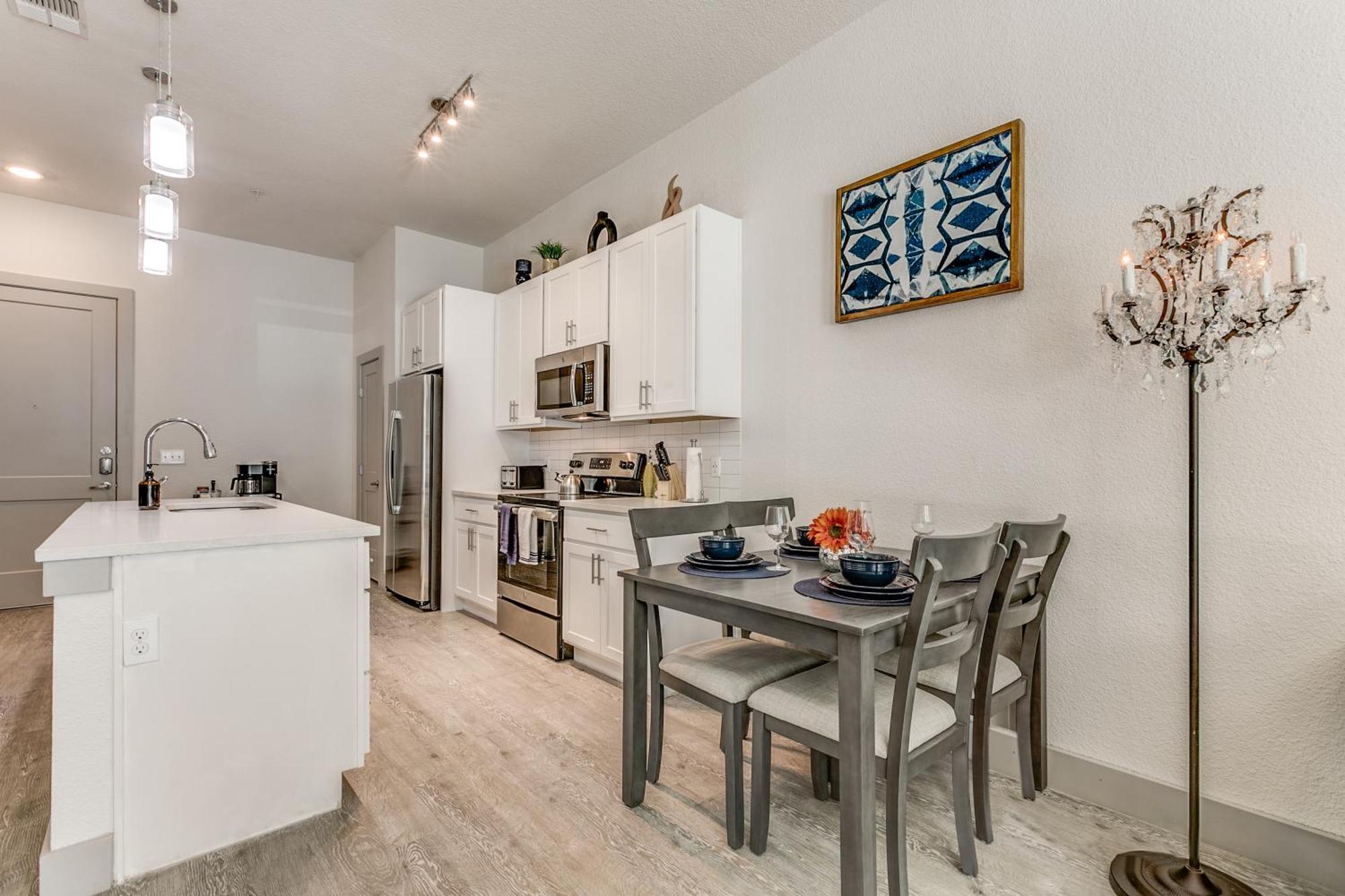 Lush Downtown Condo On Riverwalk W King Ste, Free Parking, Pet Friendly, Centrally Located On Riverwalk San Antonio Dış mekan fotoğraf