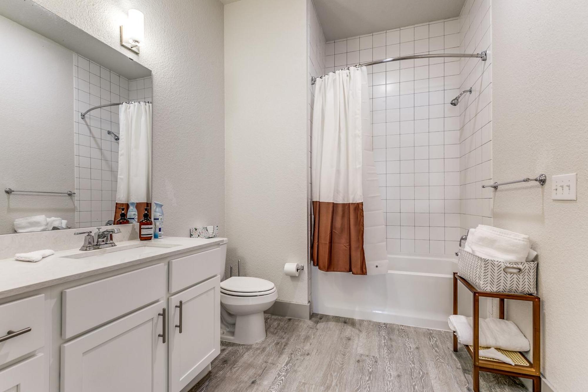 Lush Downtown Condo On Riverwalk W King Ste, Free Parking, Pet Friendly, Centrally Located On Riverwalk San Antonio Dış mekan fotoğraf