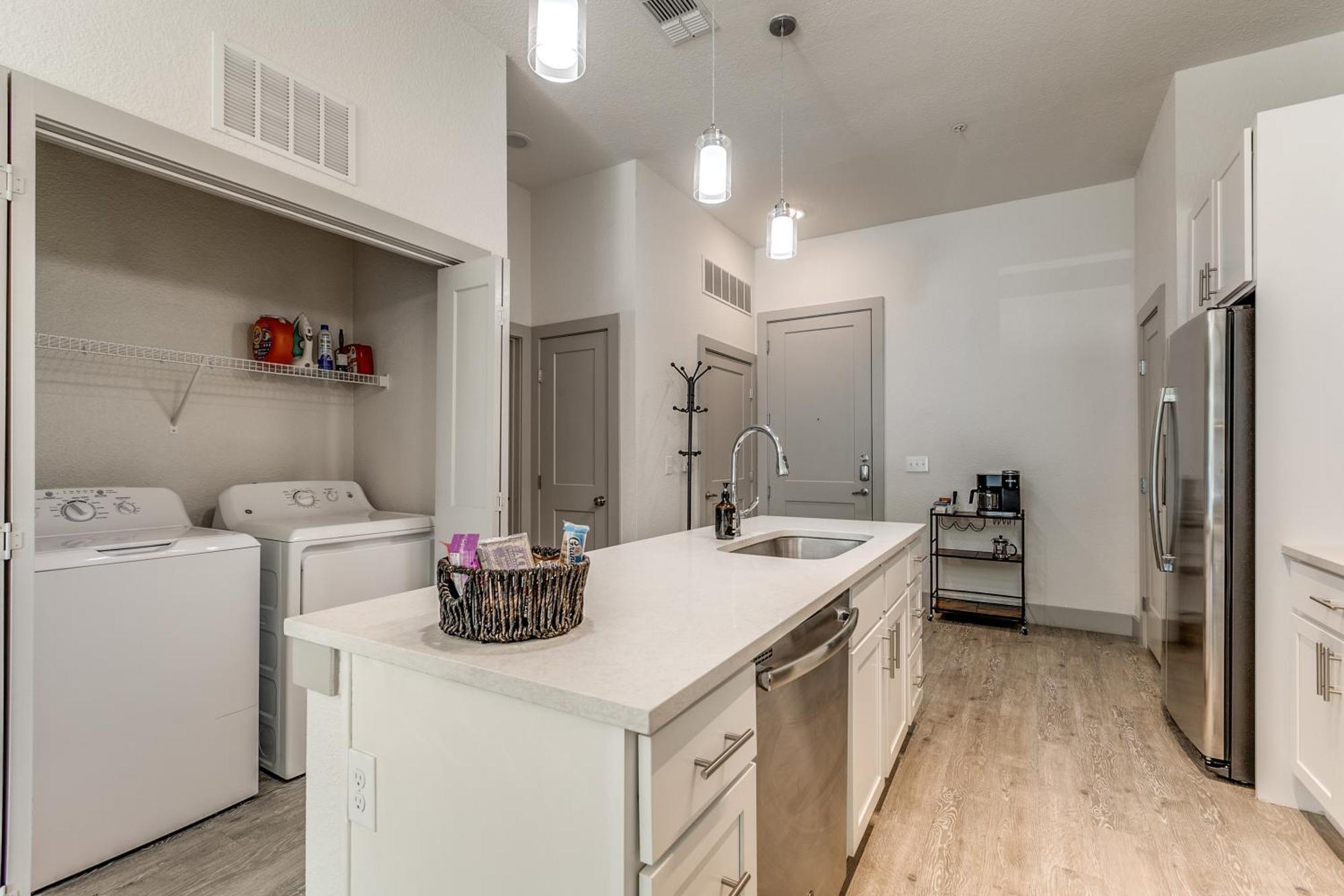Lush Downtown Condo On Riverwalk W King Ste, Free Parking, Pet Friendly, Centrally Located On Riverwalk San Antonio Dış mekan fotoğraf