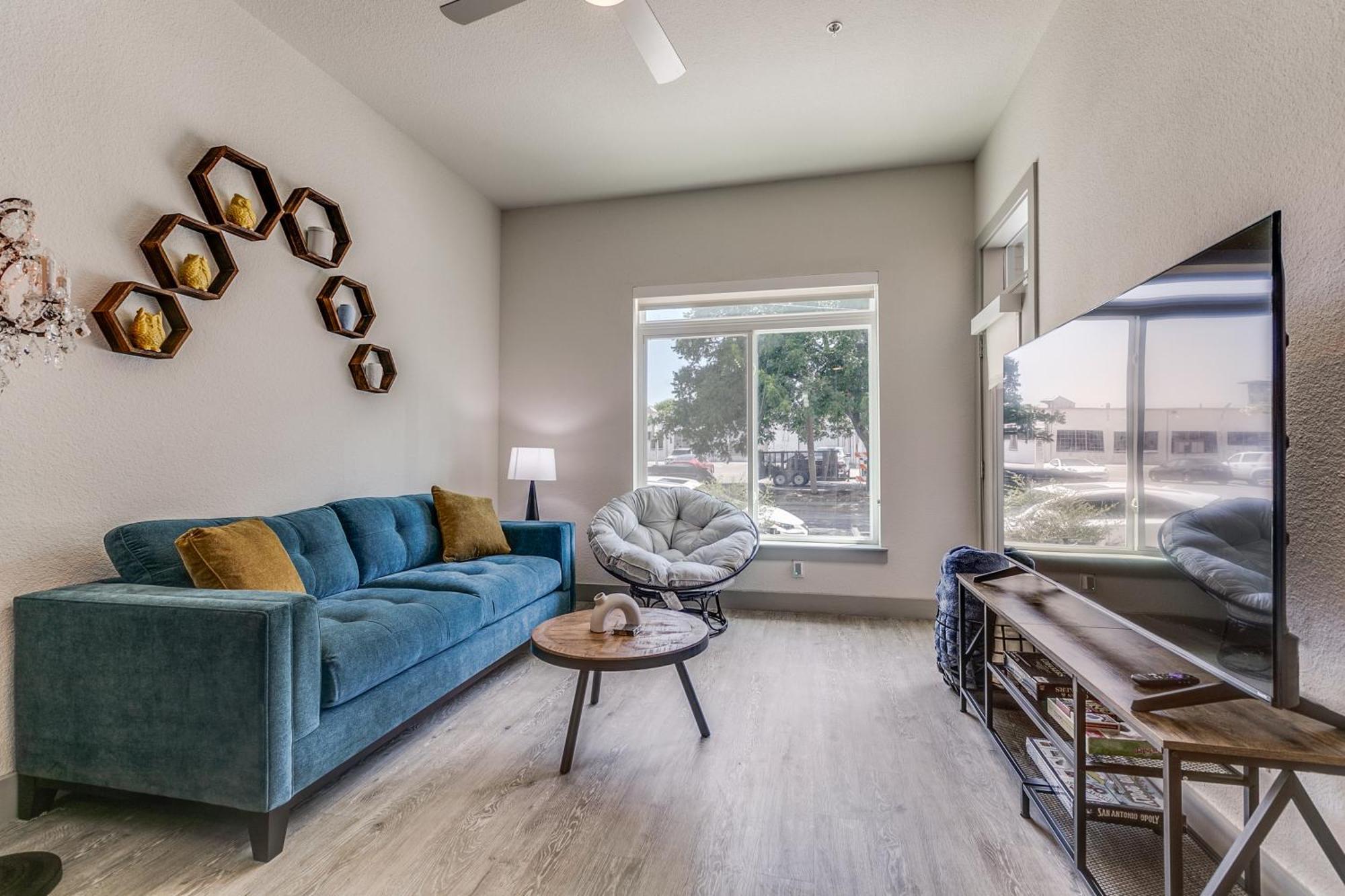 Lush Downtown Condo On Riverwalk W King Ste, Free Parking, Pet Friendly, Centrally Located On Riverwalk San Antonio Dış mekan fotoğraf