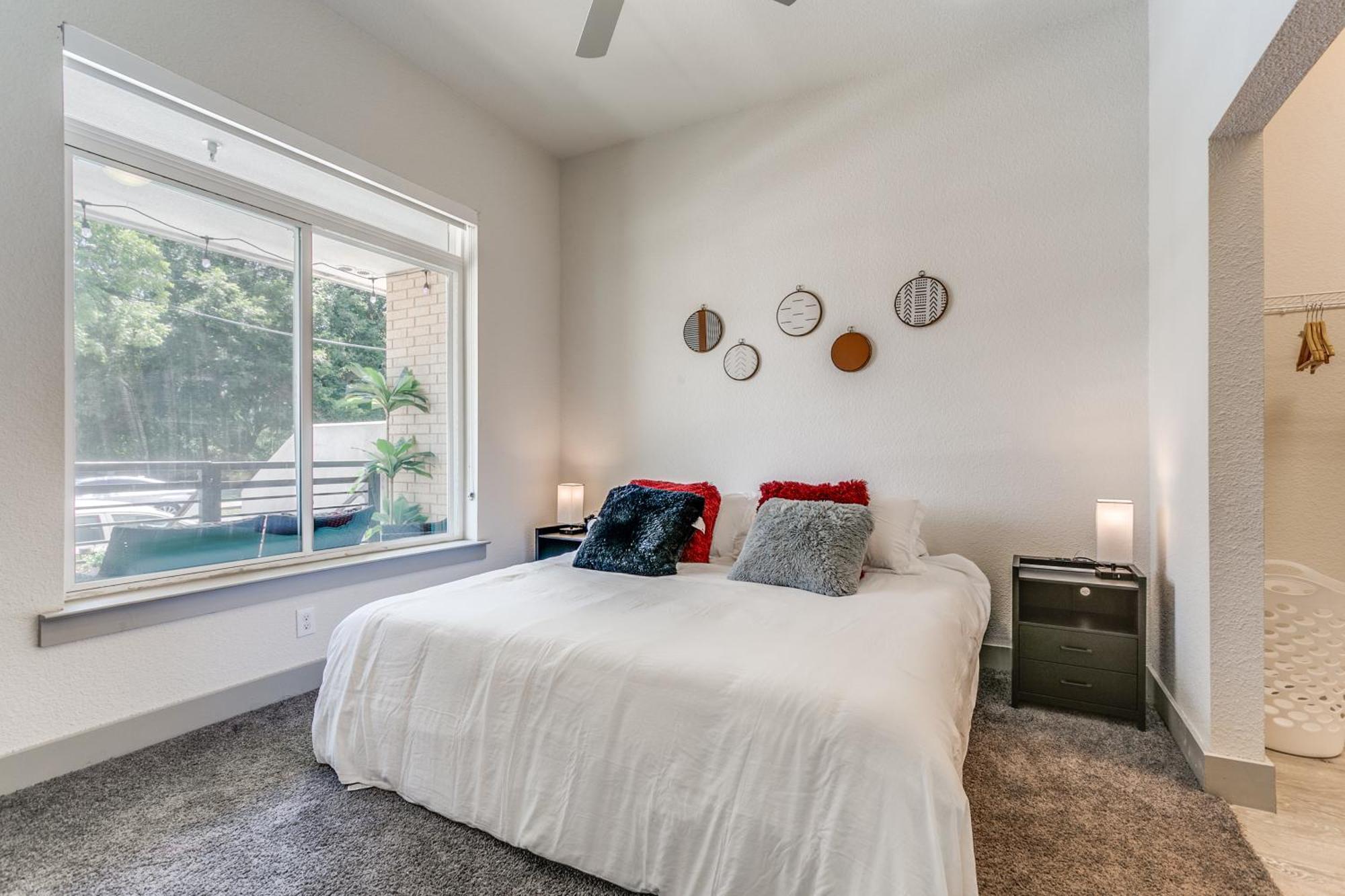 Lush Downtown Condo On Riverwalk W King Ste, Free Parking, Pet Friendly, Centrally Located On Riverwalk San Antonio Dış mekan fotoğraf